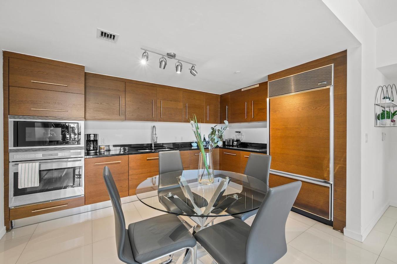 *Iconic W Icon Condo/ Pool&Waterviews*Freespa* ไมอามี ภายนอก รูปภาพ